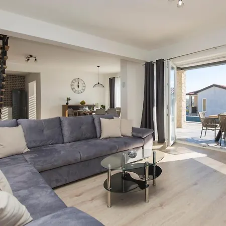 Megi Quiet Village Near Labin Raša