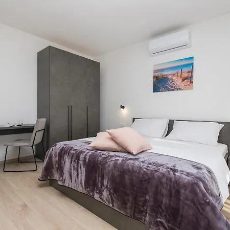 Megi Quiet Village Near Labin Villa *